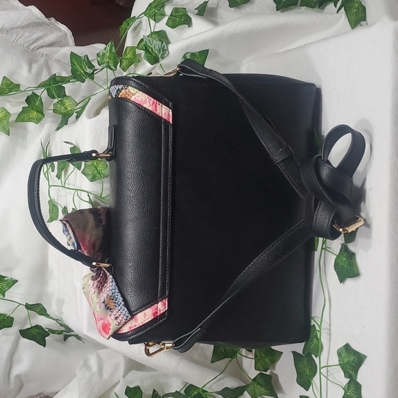 BETSEY JOHNSON CROSSBODY - Picture 6 of 8